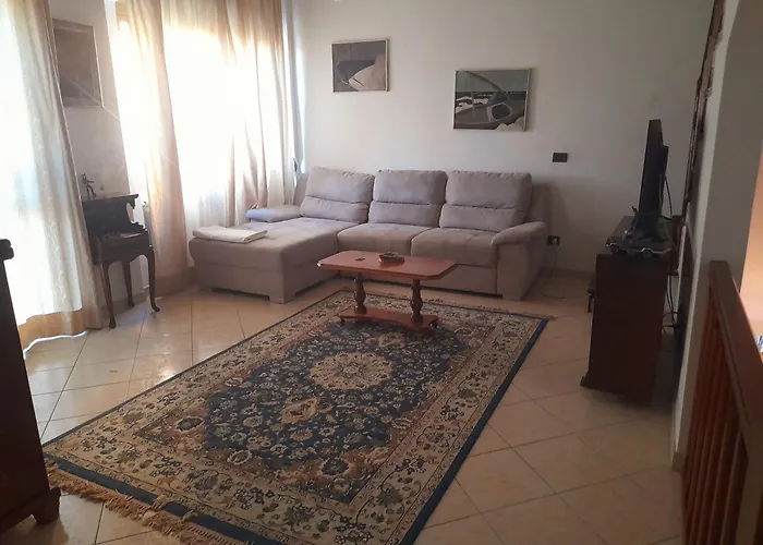 1 House * Roma